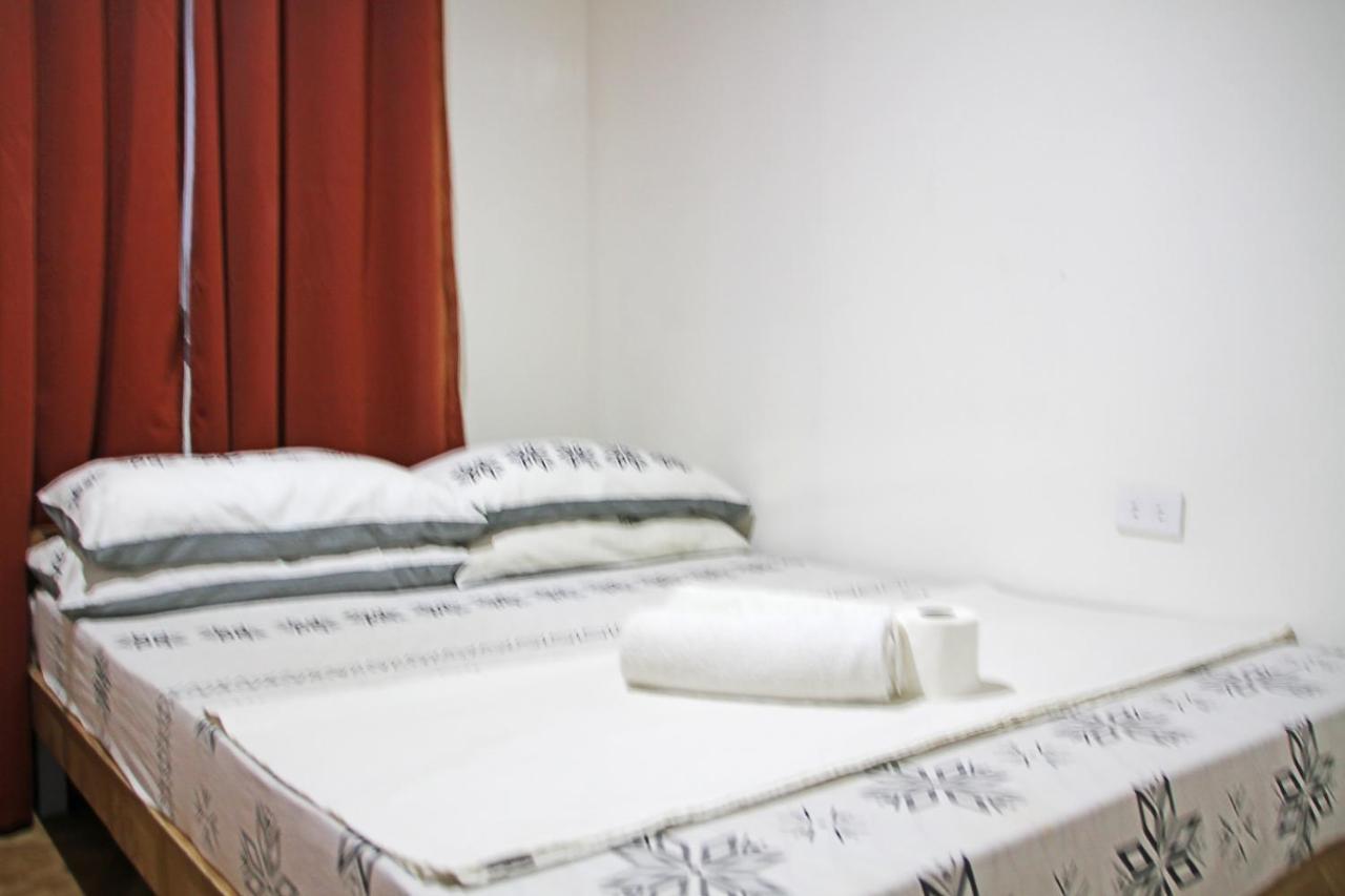 Mario's Travellers Inn Coron Esterno foto