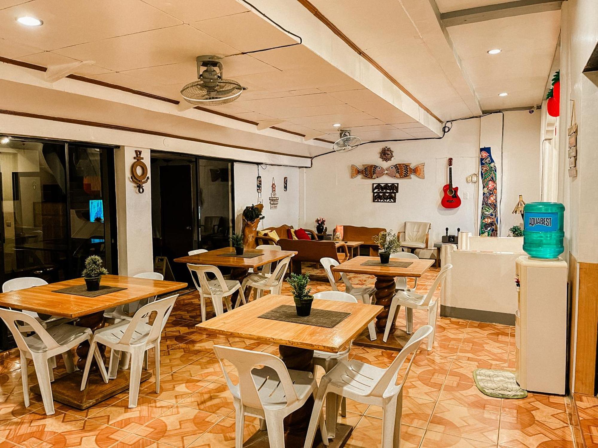 Mario's Travellers Inn Coron Esterno foto