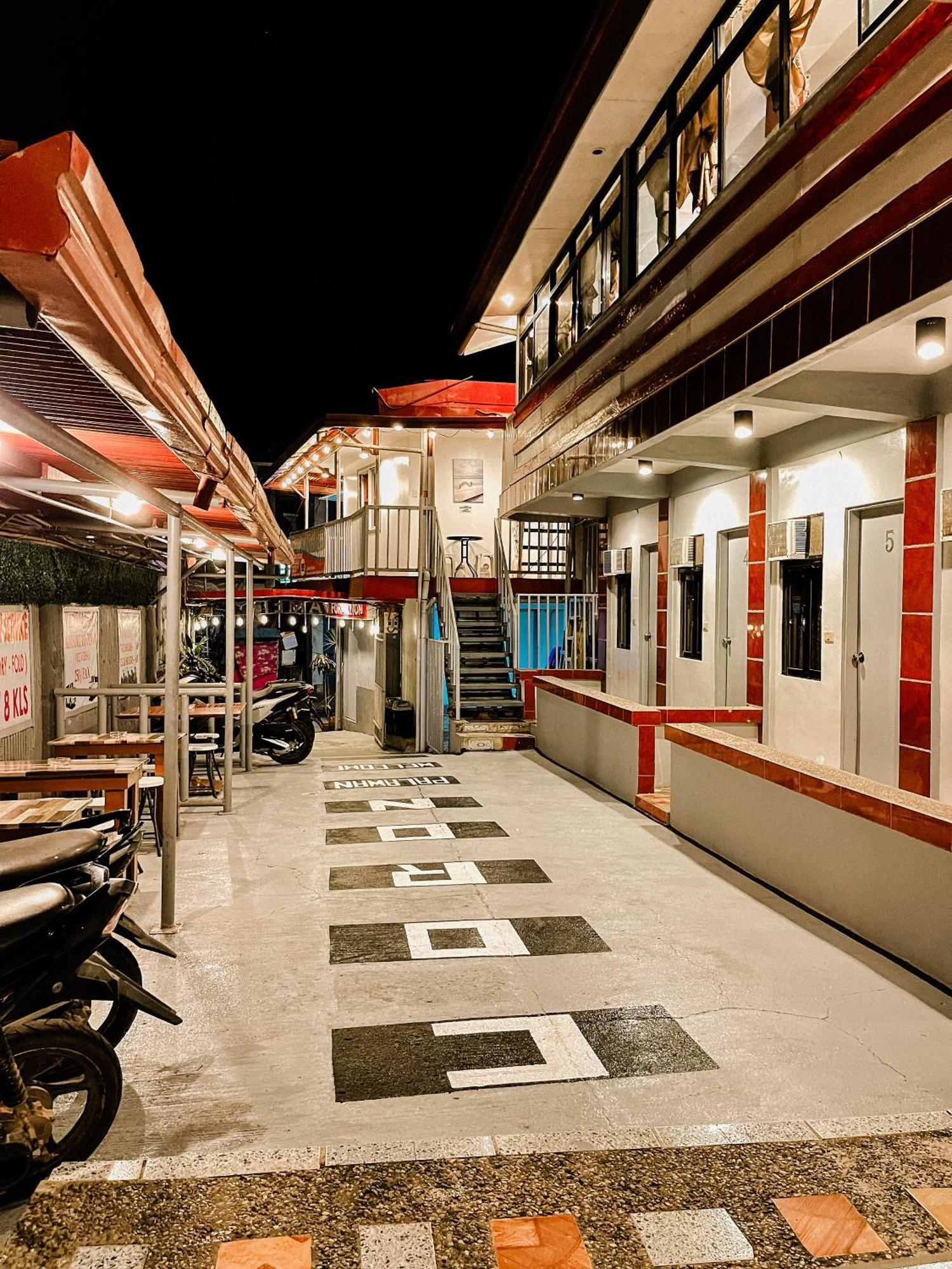 Mario's Travellers Inn Coron Esterno foto