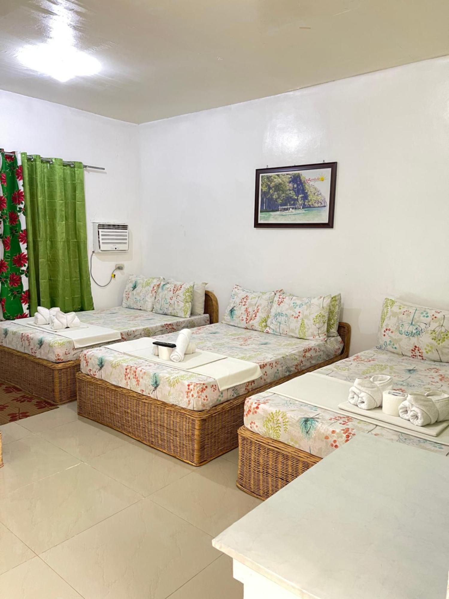 Mario's Travellers Inn Coron Esterno foto